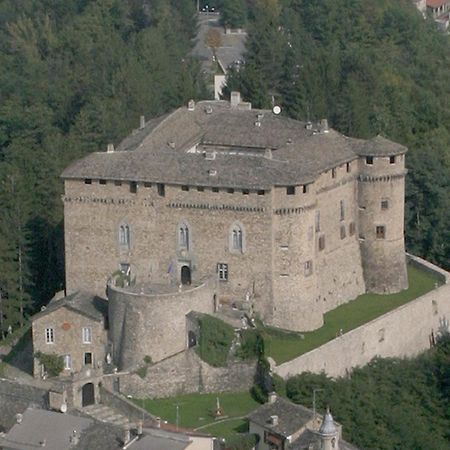 Castello Di Compiano Hotel Relais Museum Exterior photo